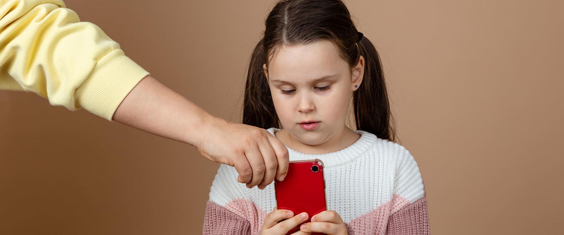 Floridában tiltani fogják, hogy a gyerekek közösségi médiát használjanak