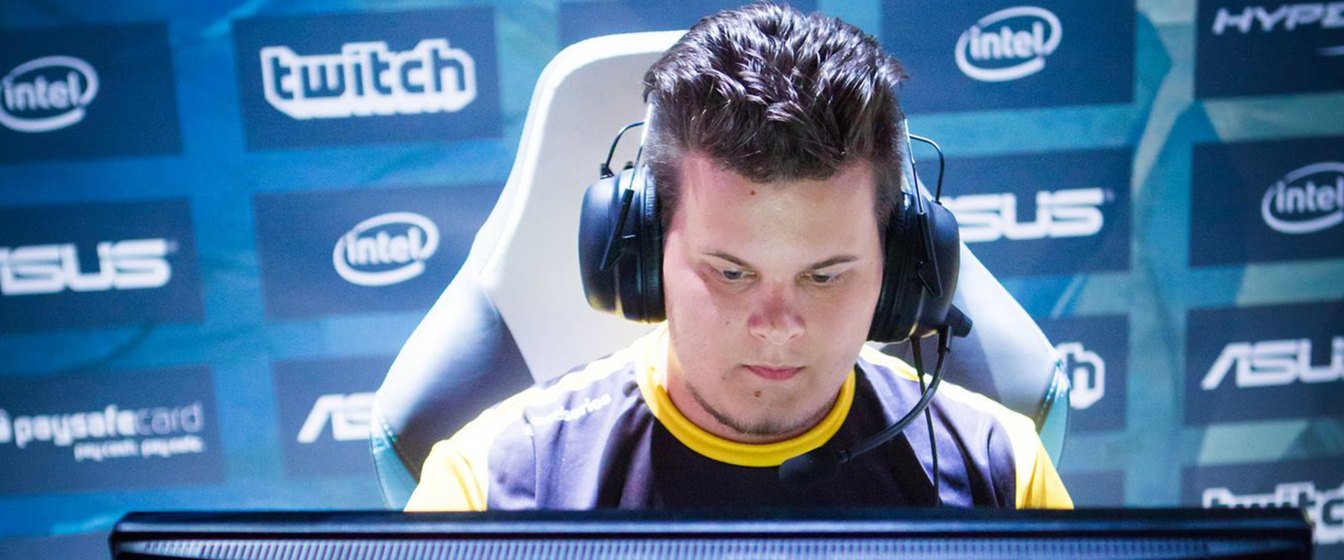 Meghívásos versenyen bizonyíthat DeadFox