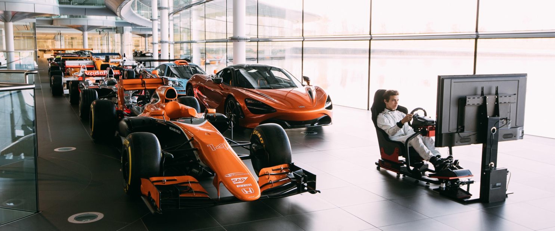 A McLaren nem aprózta el, teljes stúdiót épített - Interjú Darren Coxxal a verseny főszervezőjével