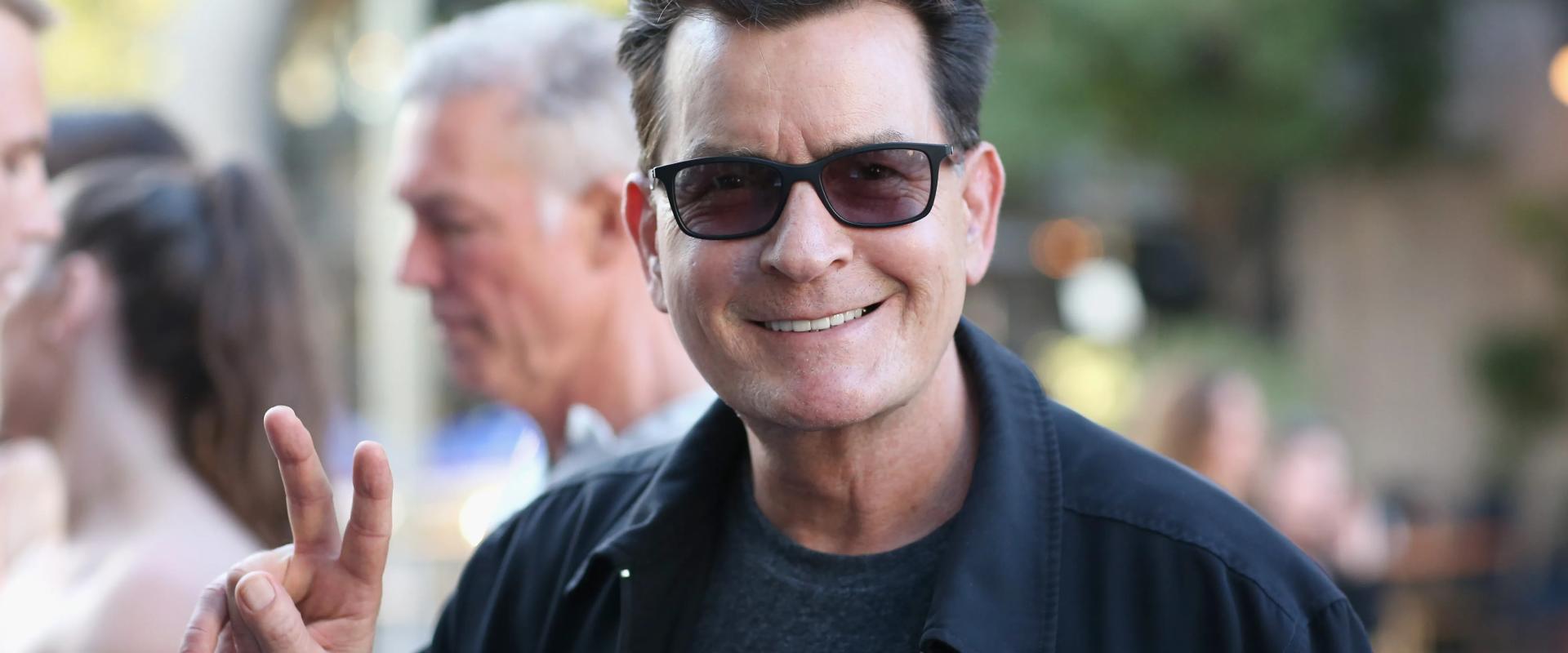 Charlie Sheen 5 legőrültebb jelenete mielőtt gajra ment volna a karrierje