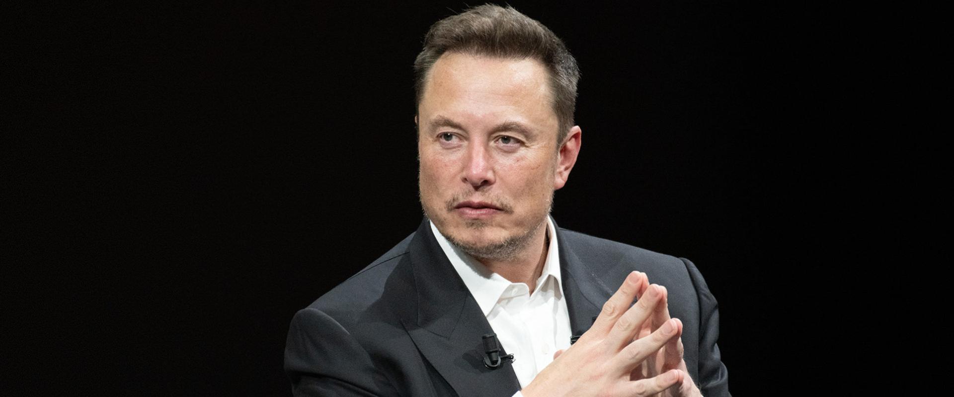Elon Musk betiltaná az Apple készülékeit a cégeinél