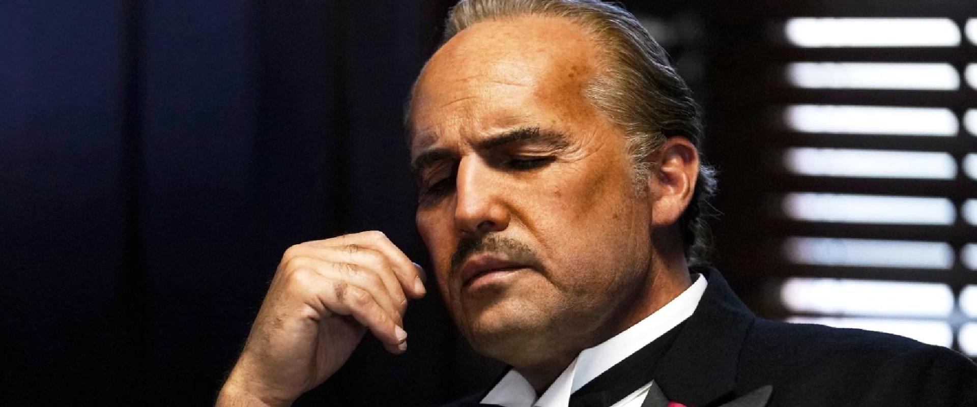 Mint két tojás: itt a Marlon Brando-film első előzetese, amelyben Billy Zane játssza a „Keresztapát