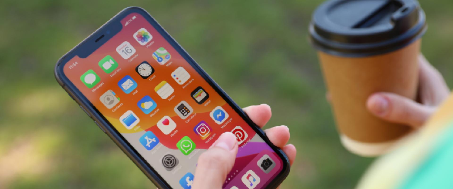 Már videóban mutogatja magát a legújabb olcsó iPhone