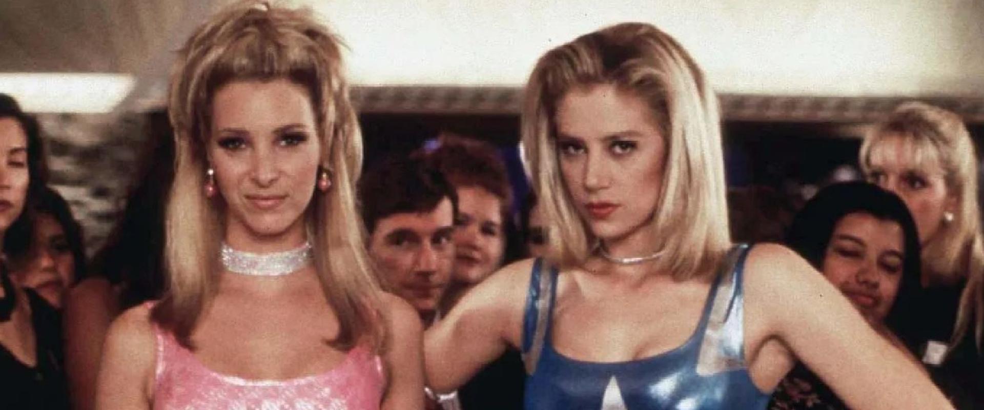 Folytatást kap a '90-es évek kultikus osztálytalálkozós filmje, Lisa Kudrow és Mira Sorvino is visszatér