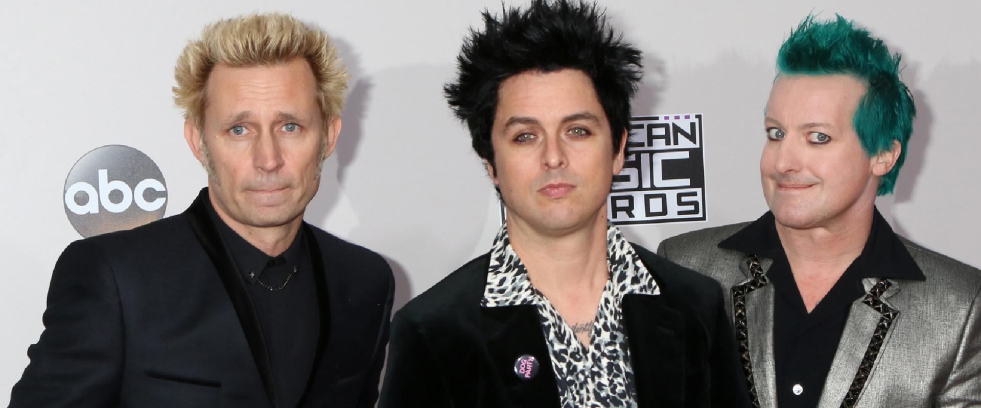 Az Office-sorozat Pamjével és Angelájával jön a Green Day-ihlette vígjáték