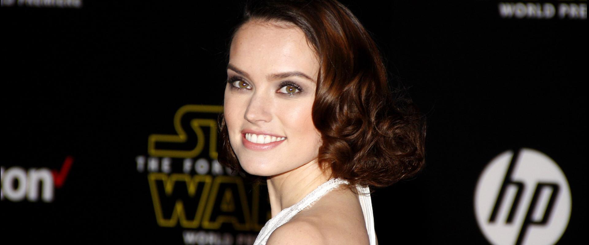 Daisy Ridley beszélt kicsit az új Star Wars-filmről, majd közölte: szívesen lenne Bosszúálló is