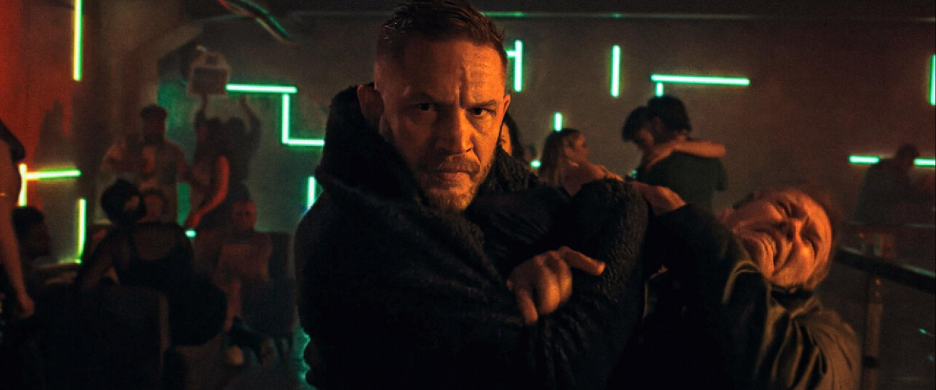 Tom Hardy vascsővel bunyózik a Pusztítás első előzetesében