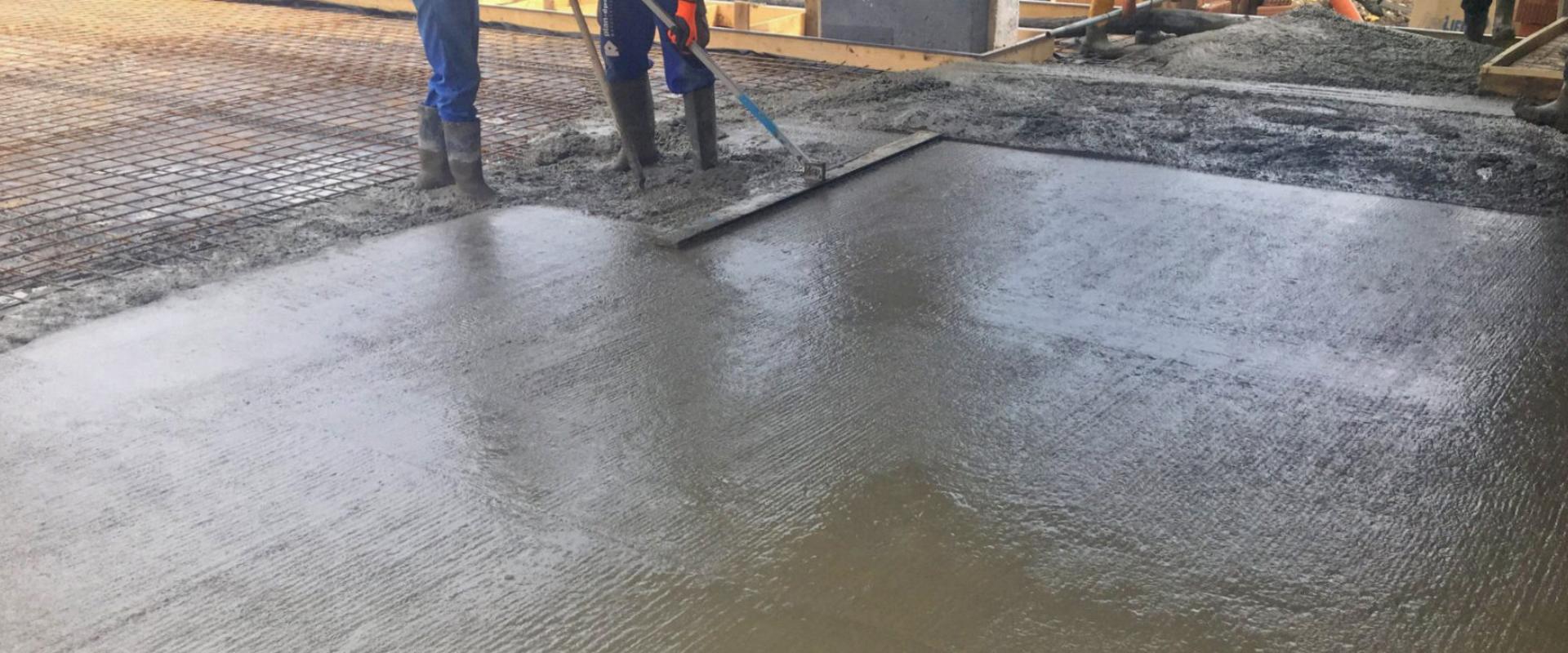 Esztrich: A padlóburkolatok megbízható alapja