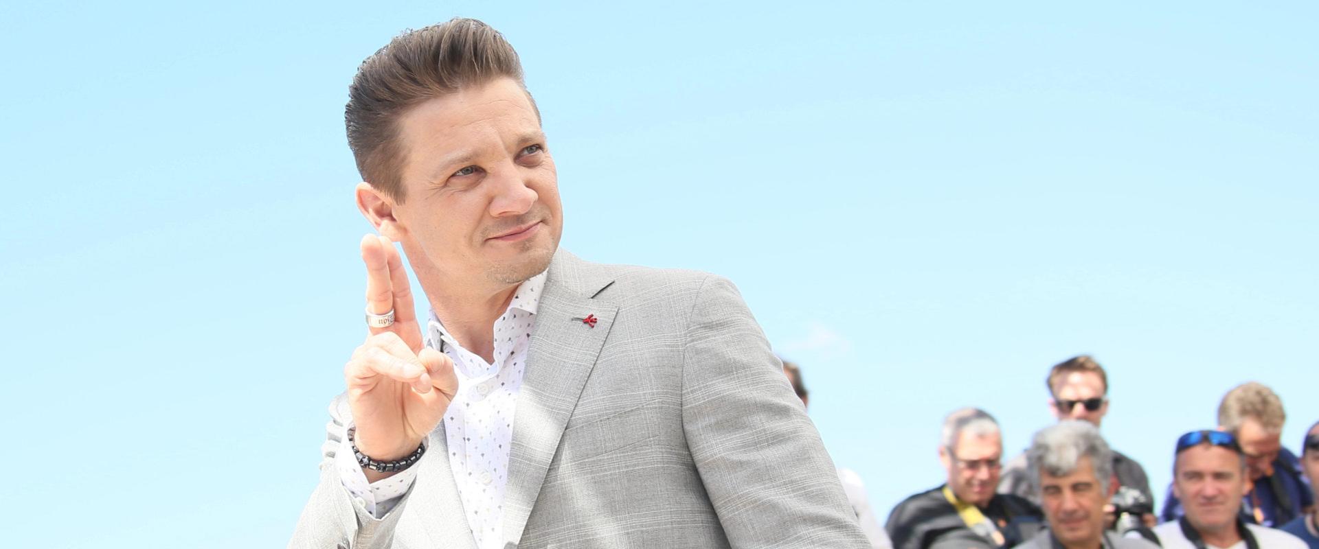 Fél Jeremy Rennernek fél gázsi? Hol a Sólyomszem második évada?
