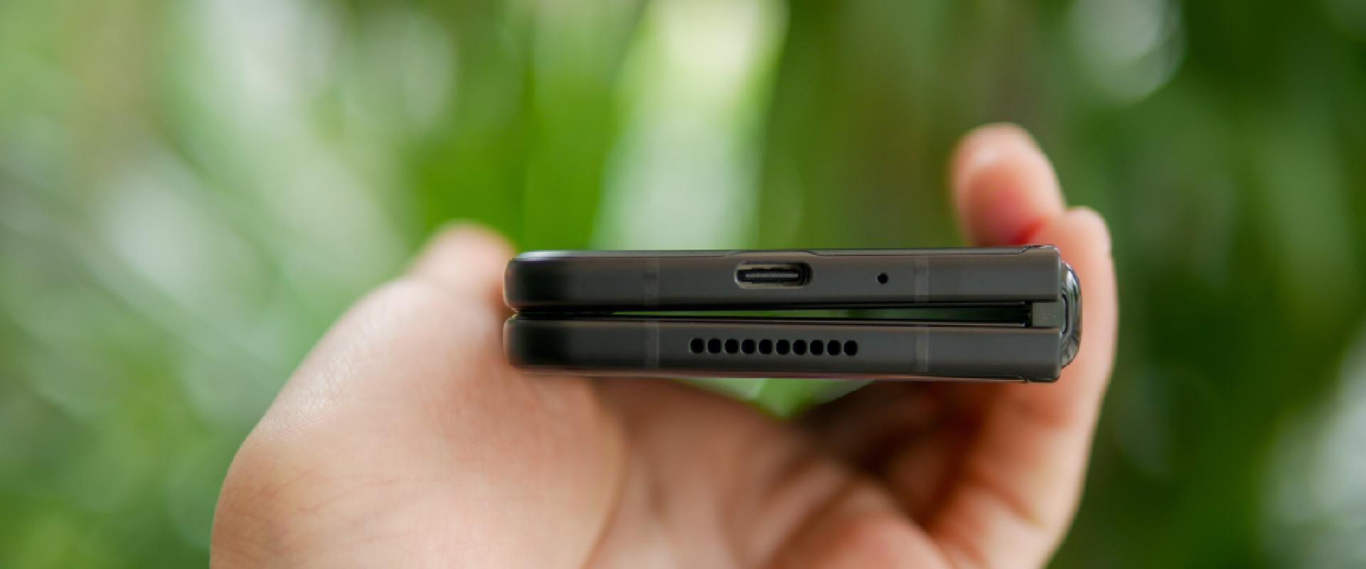 Kiderült, mekkora aksit pakoltak a Samsung új hajtogatható telefonjaiba