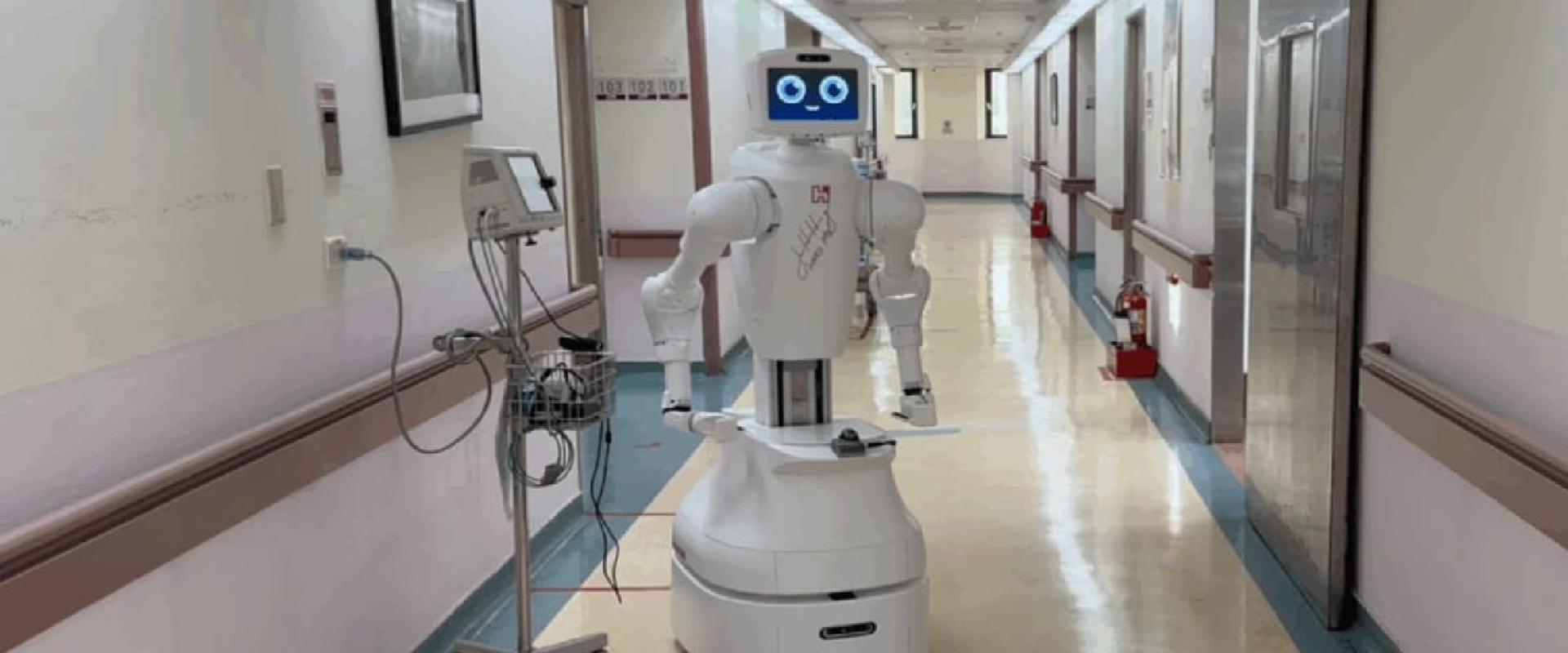 Ő itt Nurabot, a mesterséges intelligenciával hajtott robotnővérke