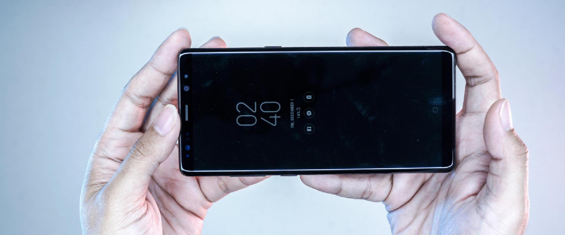 Jöhet a hitel? Rekordáron érkezhet a háromba hajtható Samsung-telefon