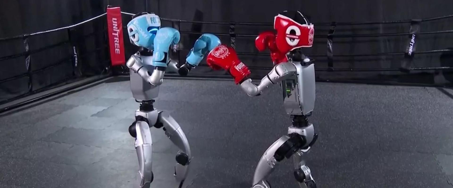 Így püföli egymást két humanoid a világ első robot bokszmeccsén – Videó