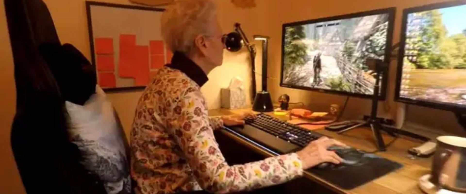 9 esztendő után váltott játékot a 89 éves videós, Skyrim nagyi