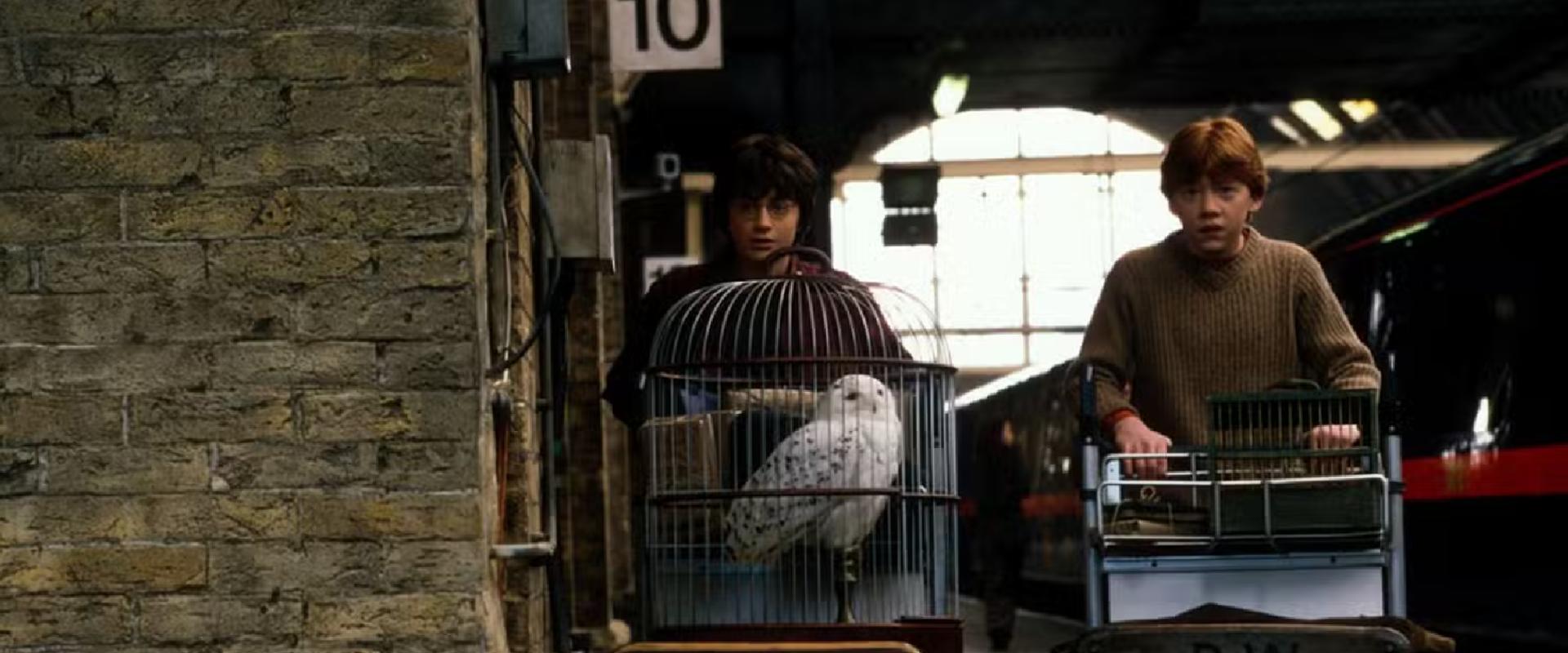 Már épül a 9 és 3/4. vágány: új díszletfotókon a Harry Potter-sorozat