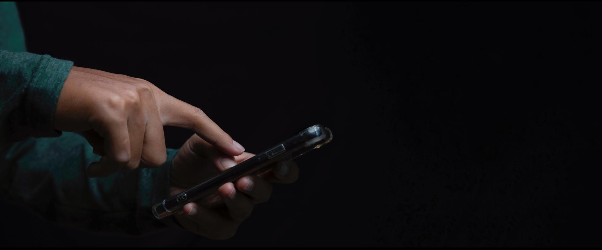 Jó lesz vigyázni, csalók küldenek SMS-t a mobilszolgáltatók nevében
