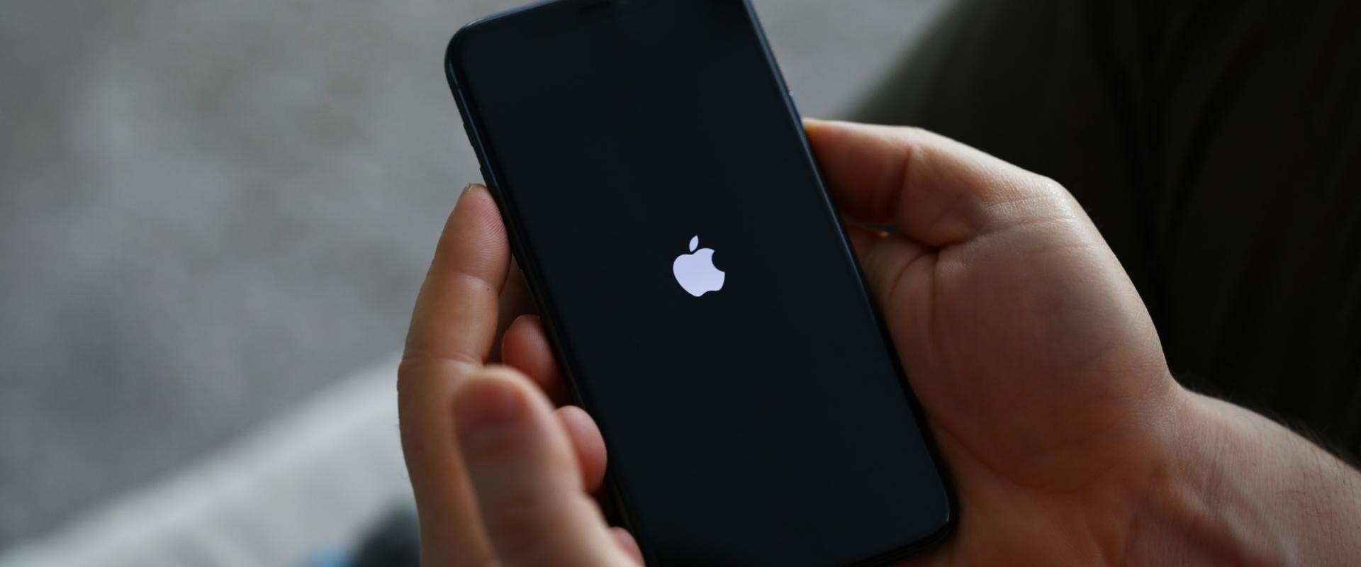 Egy iPhone mentette meg egy sérült hegymászó életét Amerikában