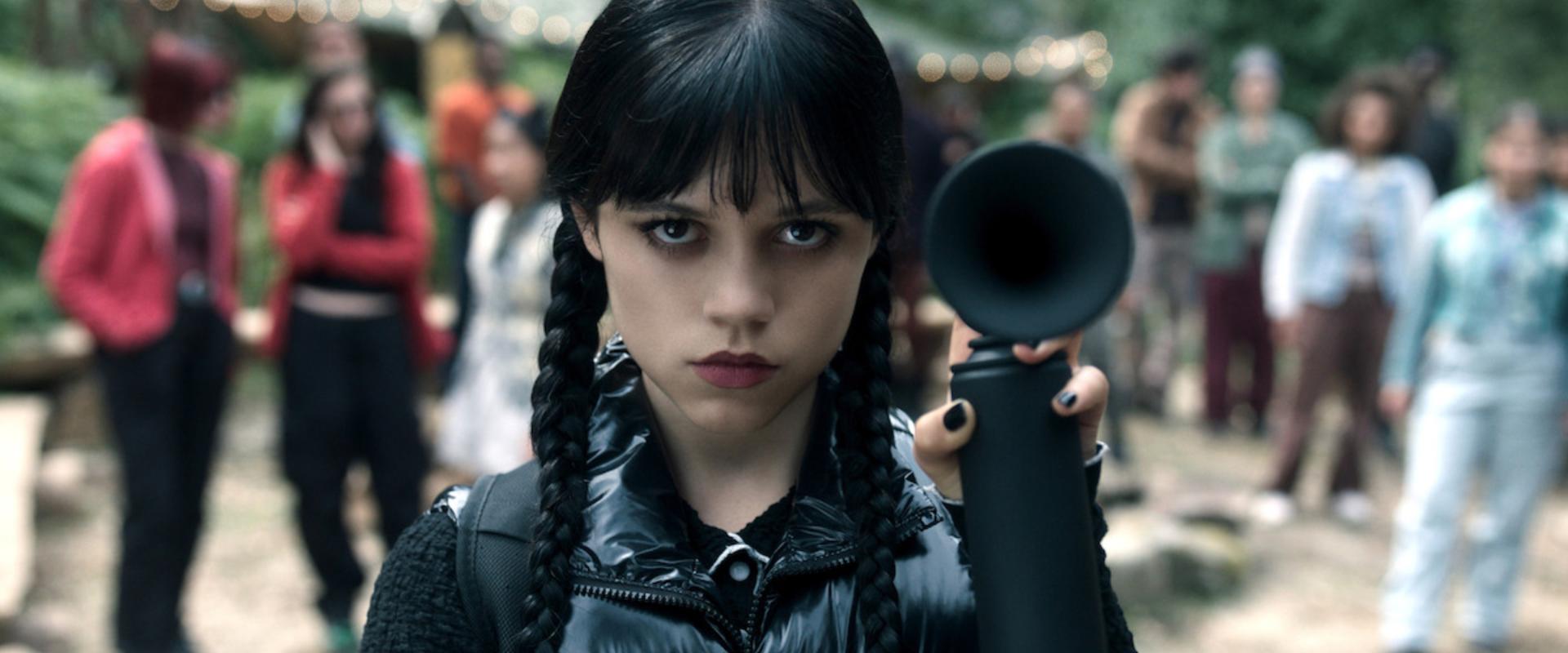 Wednesday Addams látomása Enid halálát vetíti előre a második évad új előzetesében