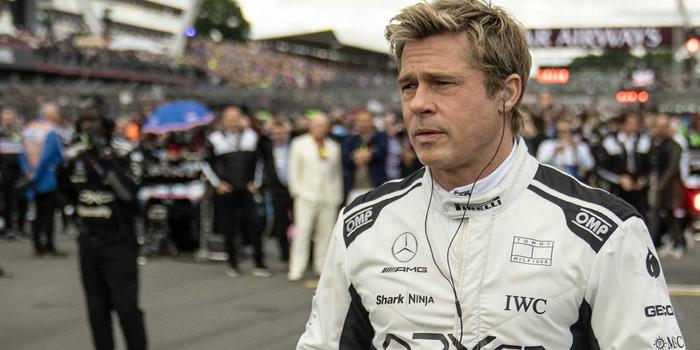 Film és Sorozat - Az F1 film után egy igazi Forma–1-es autóval is bizonyított Brad Pitt