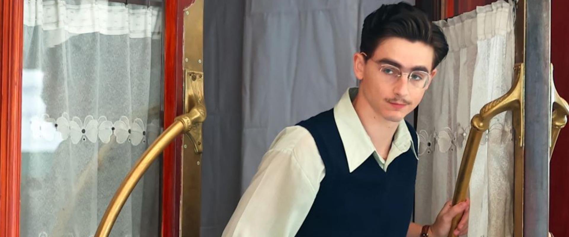 Timothée Chalamet pingpongbajnoknak áll, előzetesen a Marty Supreme