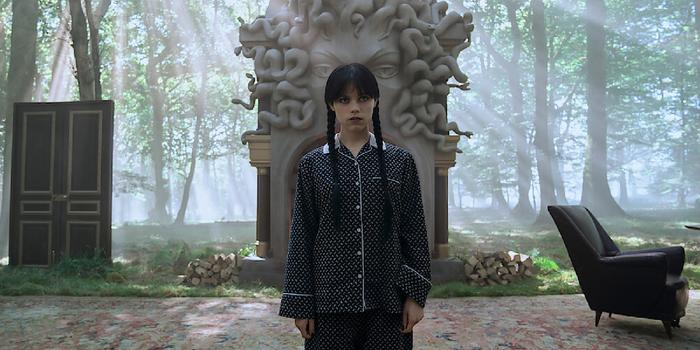 Film és Sorozat - Na és te kiszúrtad Tim Burton cameóját a Wednesday második évadában?
