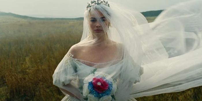 Film és Sorozat - A Bridgerton család pironkodva elbújhat az Üvöltő szelek első, túlfűtött előzetese mellett