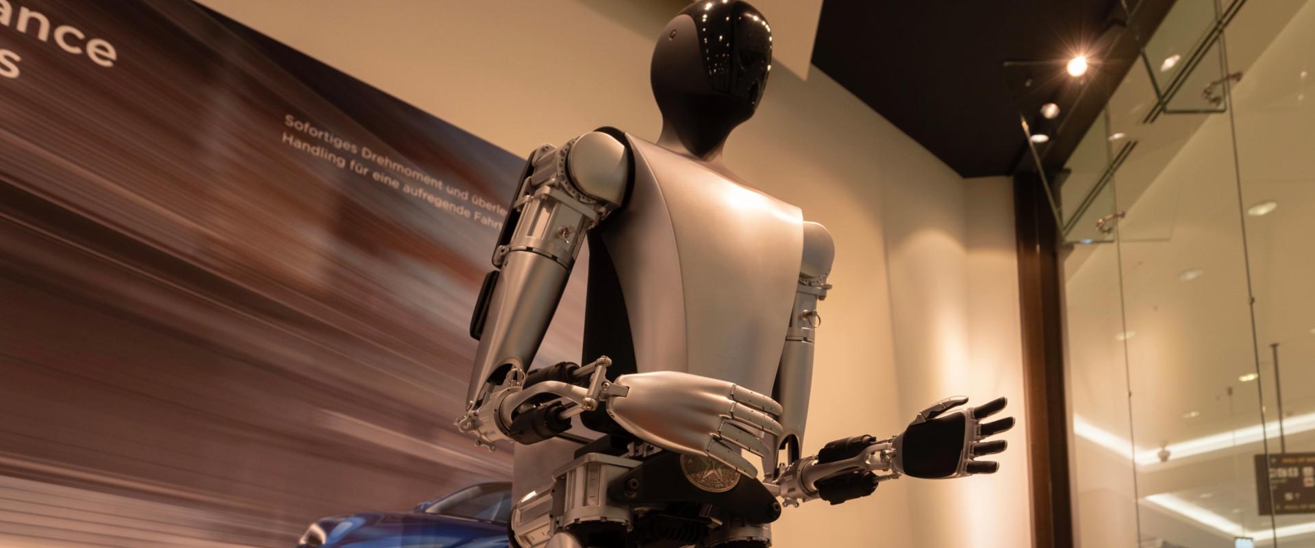 Beégett Elon Musk humanoid robotja – videó