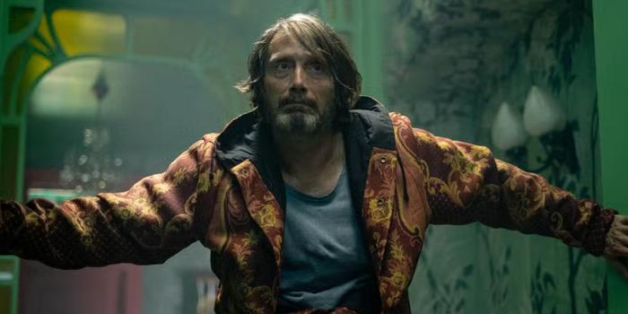 Film és Sorozat - Mads Mikkelsen szörnyeket kaszabol a Dust Bunny-horror első, akciódús előzetesében