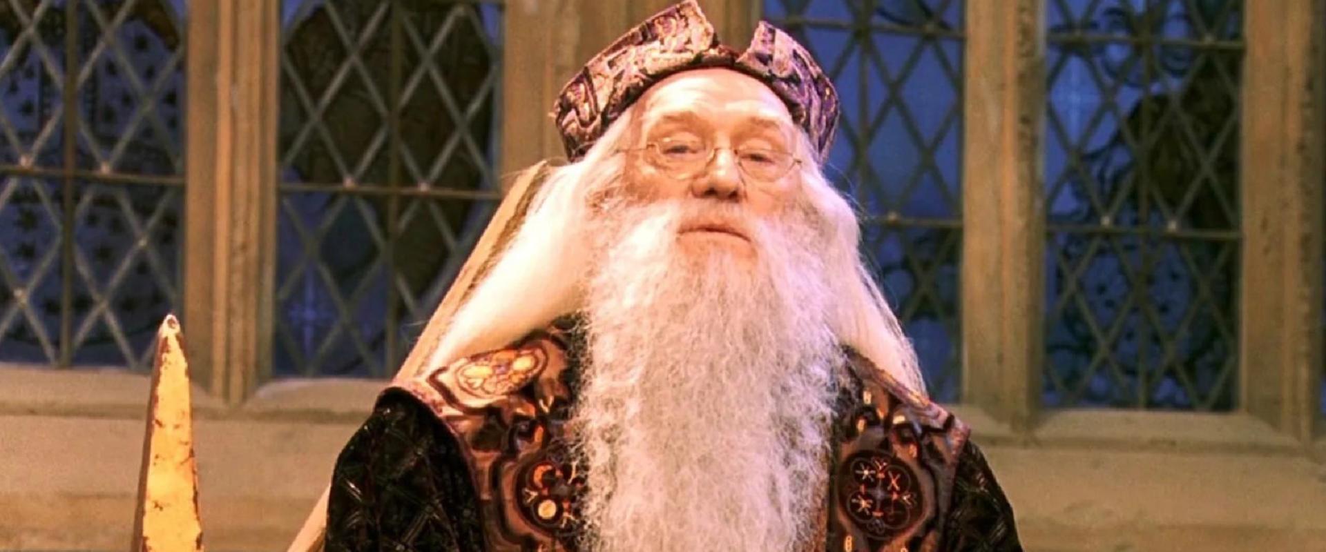 Ezt meg kell inni, az egészet meg kell inni! Lesifotókon az új Albus Dumbledore