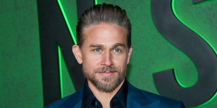 Film és Sorozat - Ezúttal nem Charlie Hunnam öl, hanem őt ölik meg: forog a Szörnyeteg 4. évada, fotó is érkezett