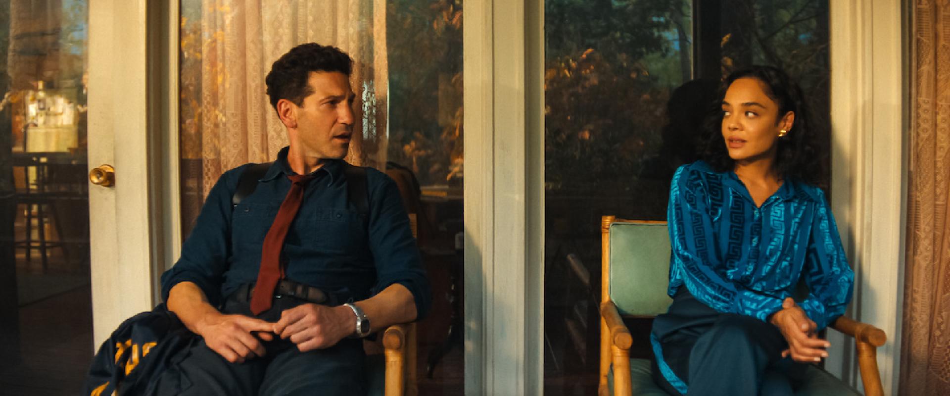 Jon Bernthal és Tessa Thompson gyilkossági ügyben nyomoz a Netflixen –  és egymást gyanúsítják