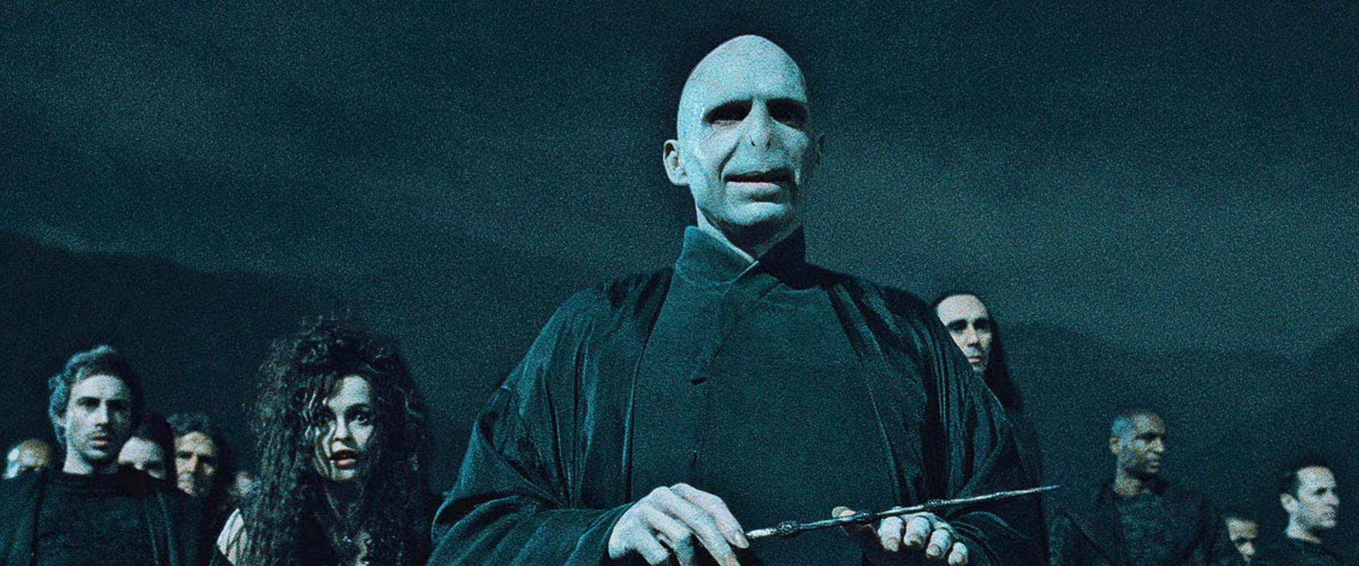 Az új forgatási fotók alapján Voldemort már a Harry Potter-sorozat első évadában is benne lehet Az új forgatási fotók alapján Voldemort már a Harry Potter-sorozat első évadában is benne lehet