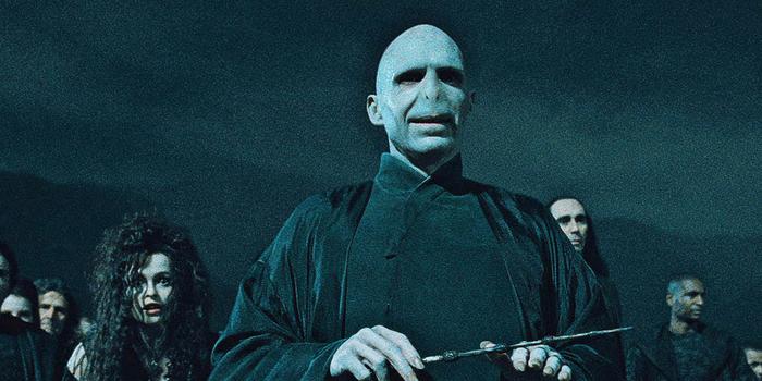 Film és Sorozat - Az új forgatási fotók alapján Voldemort már a Harry Potter-sorozat első évadában is benne lehet