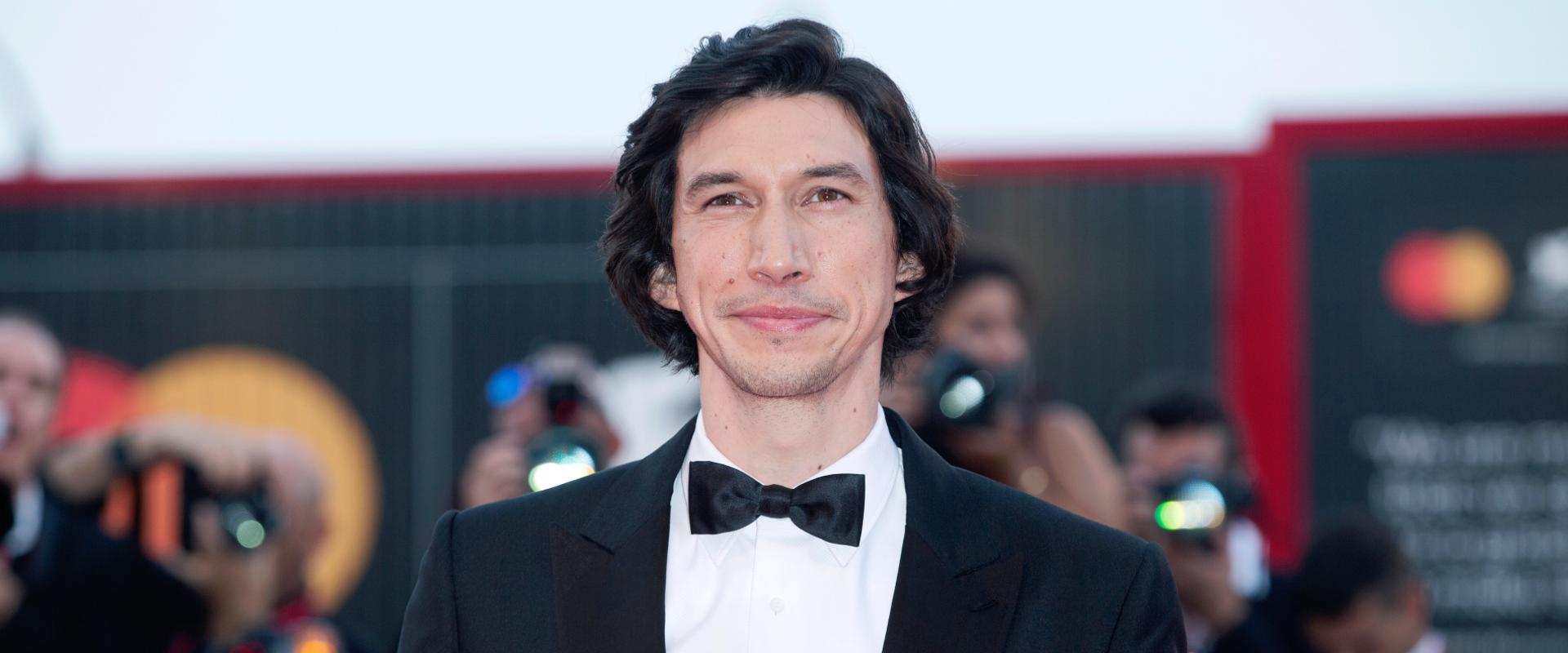Adam Driver Budapesten van, és ment egy kört a Flippermúzeumban is Adam Driver Budapesten van, és ment egy kört a Flippermúzeumban is