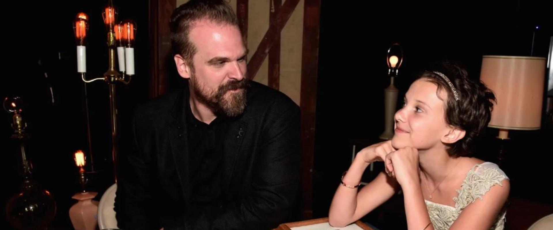 Egy jelentés szerint Millie Bobby Brown zaklatással vádolja Stranger Things-es kollégáját, David Harbourt