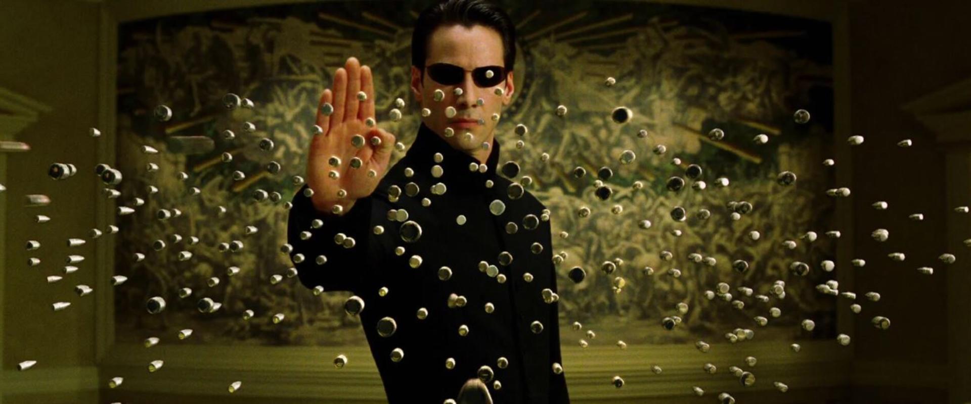 Keanu Reeves cápákkal teli időhurokba keveredik a Deadpool rendezőjének új sci-fijében