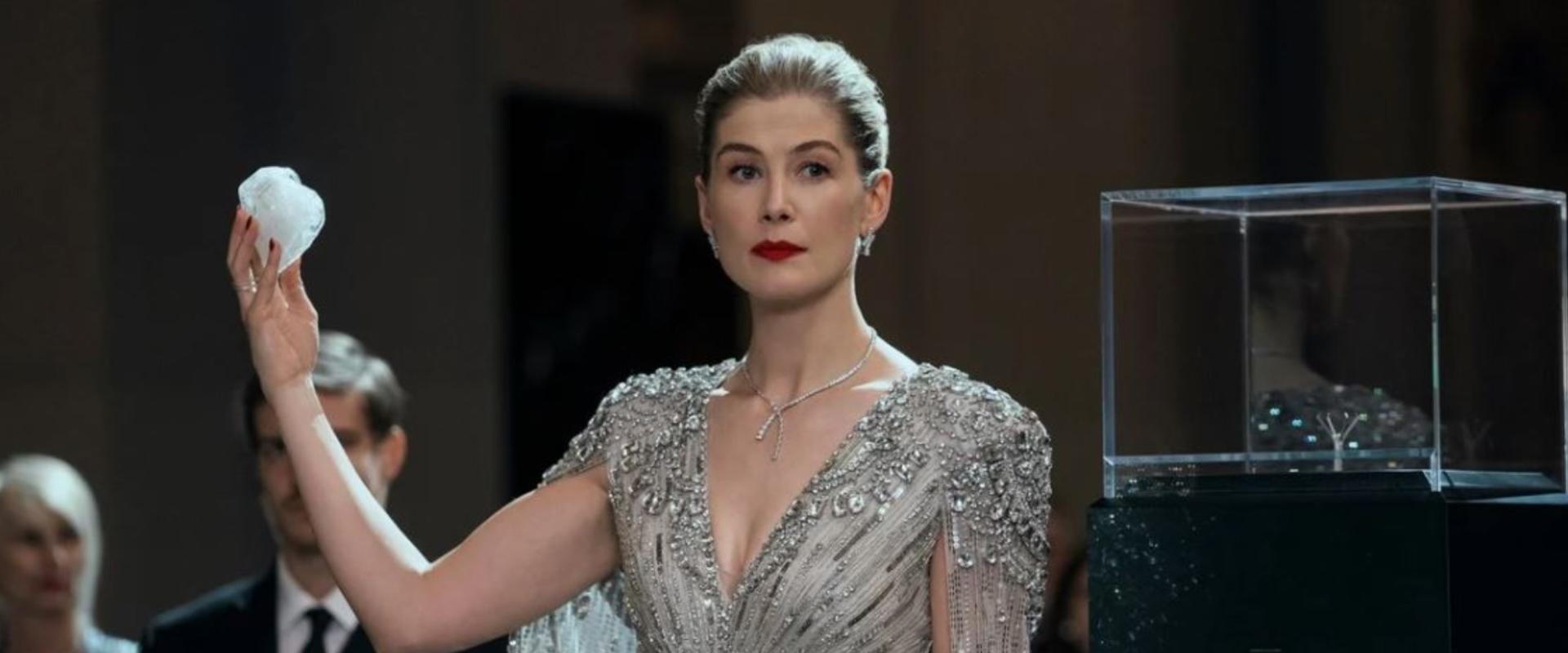 Ifjú titánokkal fog össze a Négy Lovas Rosemund Pike ellen – új, végső előzetesen a Szemfényvesztők 3