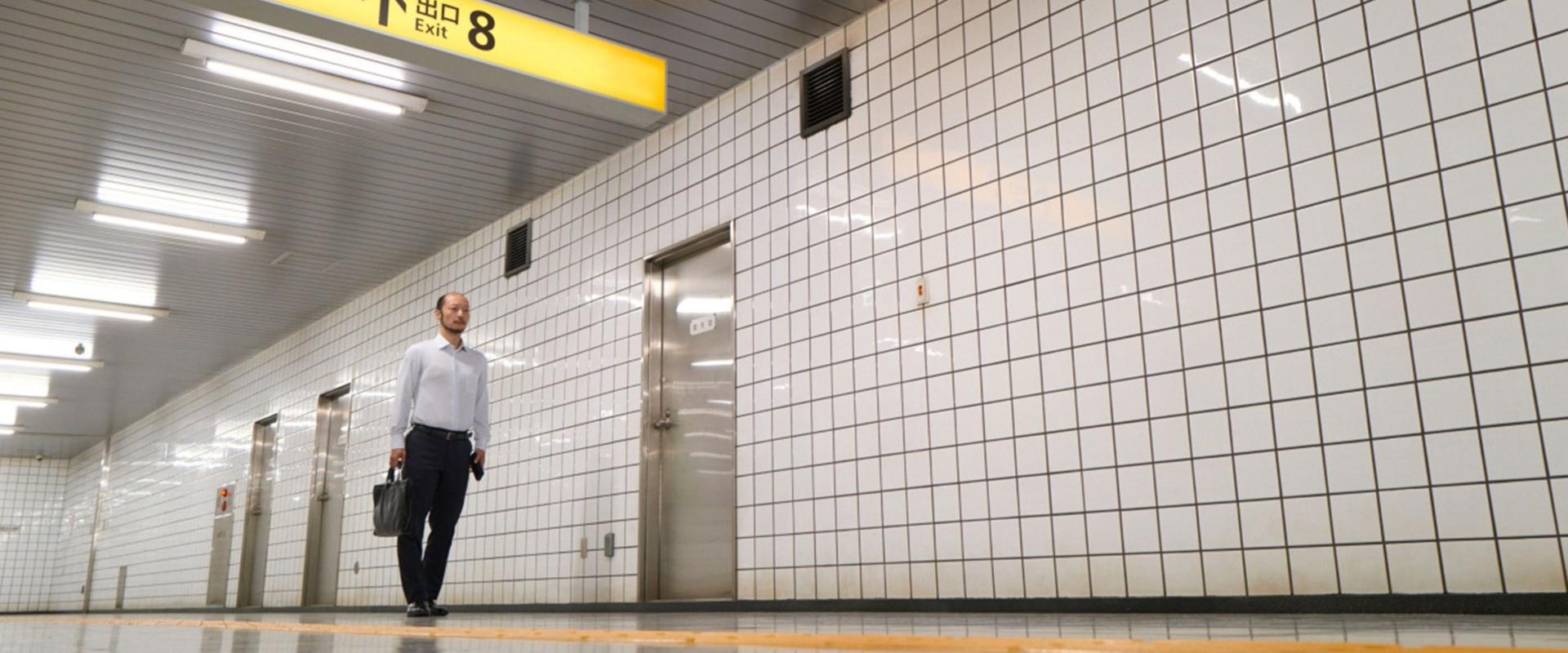 Kapaszkodj meg! Jön a magyar mozikba a The Exit 8 adaptációja!