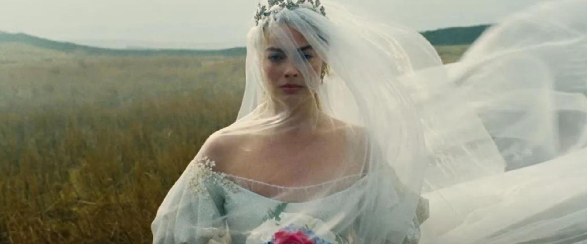 Az Üvöltő szelek férfi főszerepén megy a vita, de Margot Robbie kiáll Jacob Elordi mellett