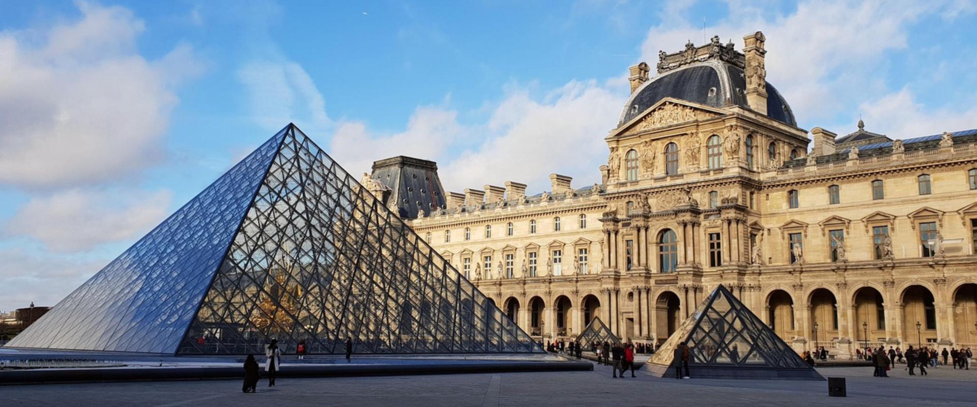 Oké, nevetségesen gyenge jelszót kaptak a a Louvre kamerái, de nem ez az egyetlen ilyen eset