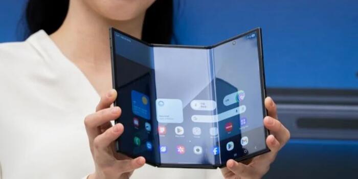 Gaming - Már megint pillanatok alatt elkapkodták a Samsung háromba hajtható telefonját