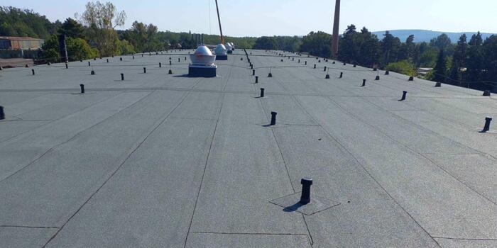 Üzlet - A lapostetők szigetelésének fontossága és lehetőségei