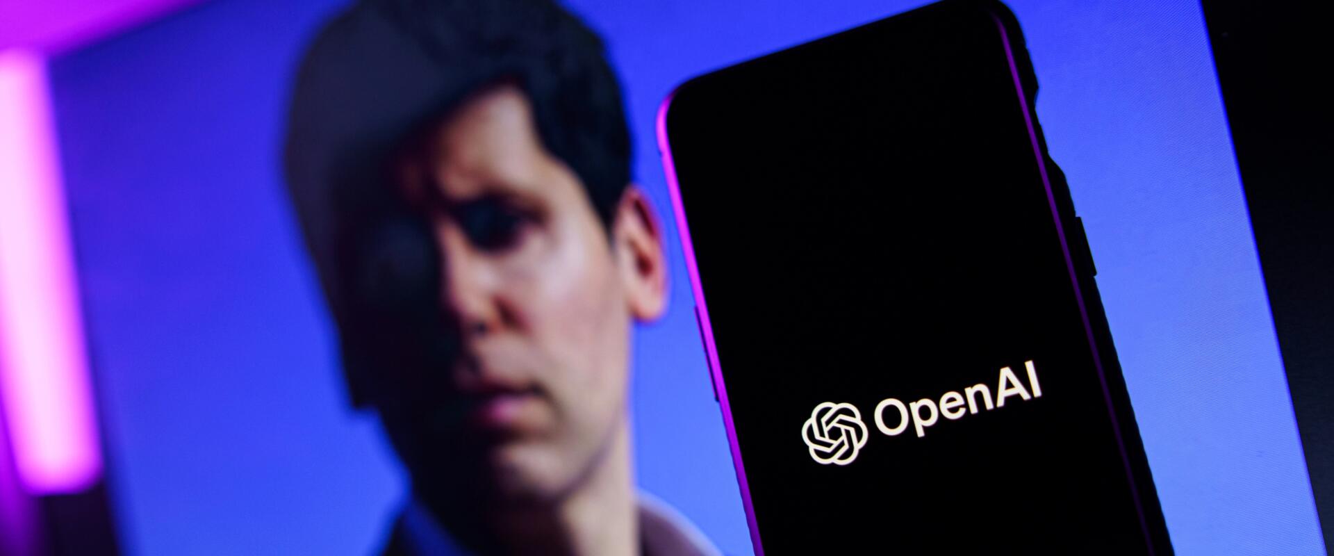 Szexi tűzoltós képet generáltatott magáról Sam Altman