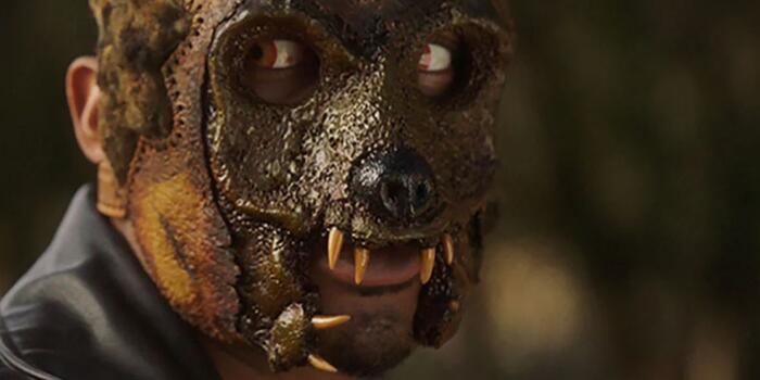 Film és Sorozat - Újra kinyitja kapuit az Usher-ház, ezúttal Mickey Rourke és Peter Greene főszereplésével