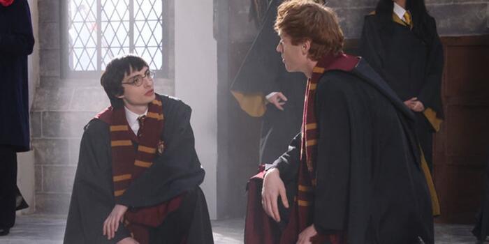 Film és Sorozat - Nadrág nélkül repülő Harry és Jason Momoa mint Hagrid – így még tuti nem láttad a Harry Pottert