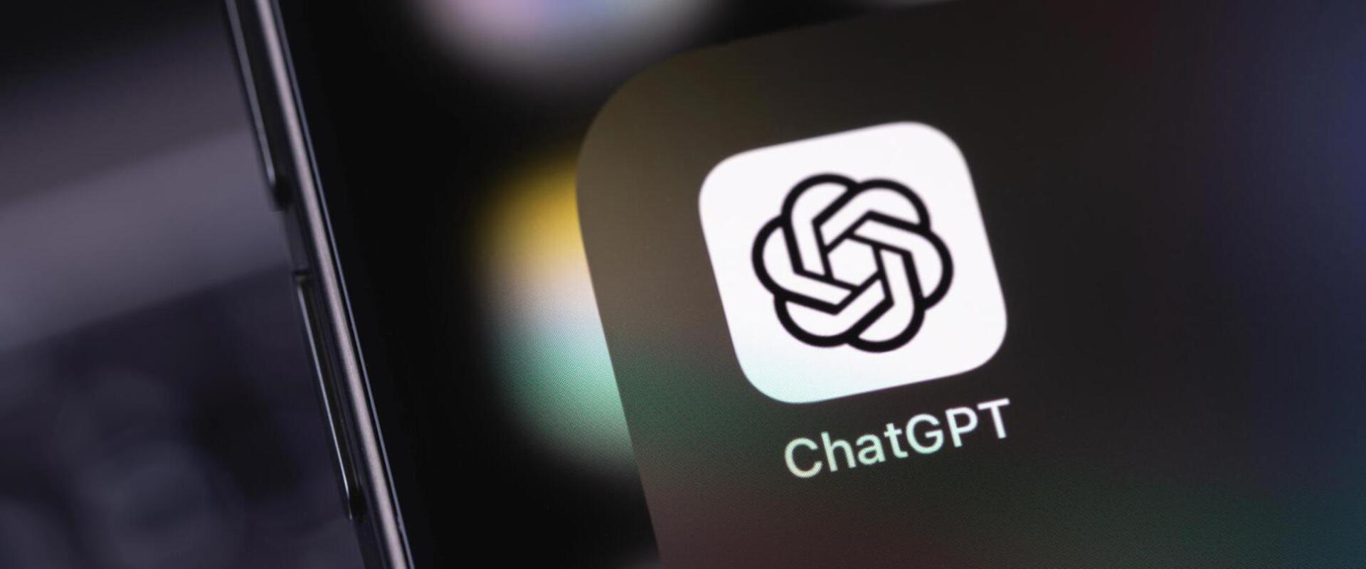 Beszélgetsz a ChatGPT-vel? Hamarosan téged is személyre szabott hirdetésekkel bombázhat