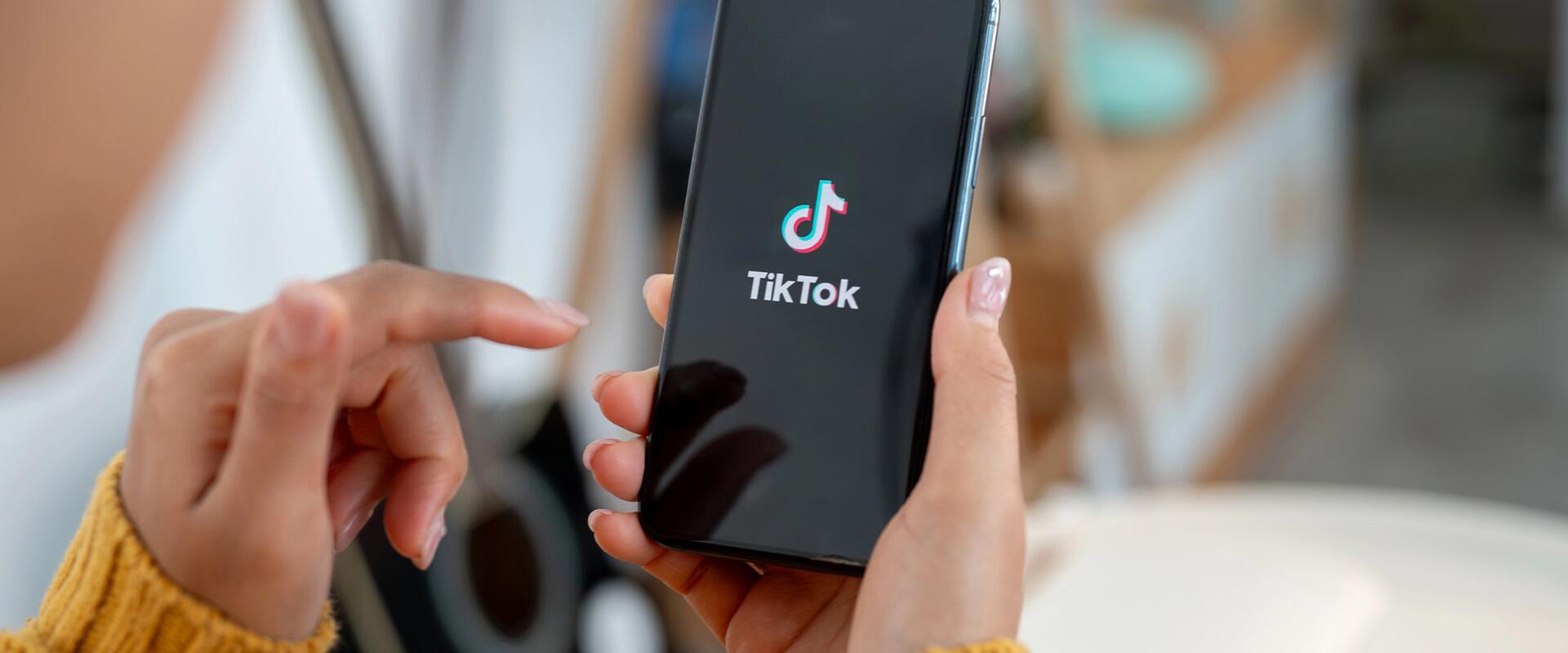A brit fiatalok jobb, ha hozzászoknak a TikTok helyett a búgócsigához?