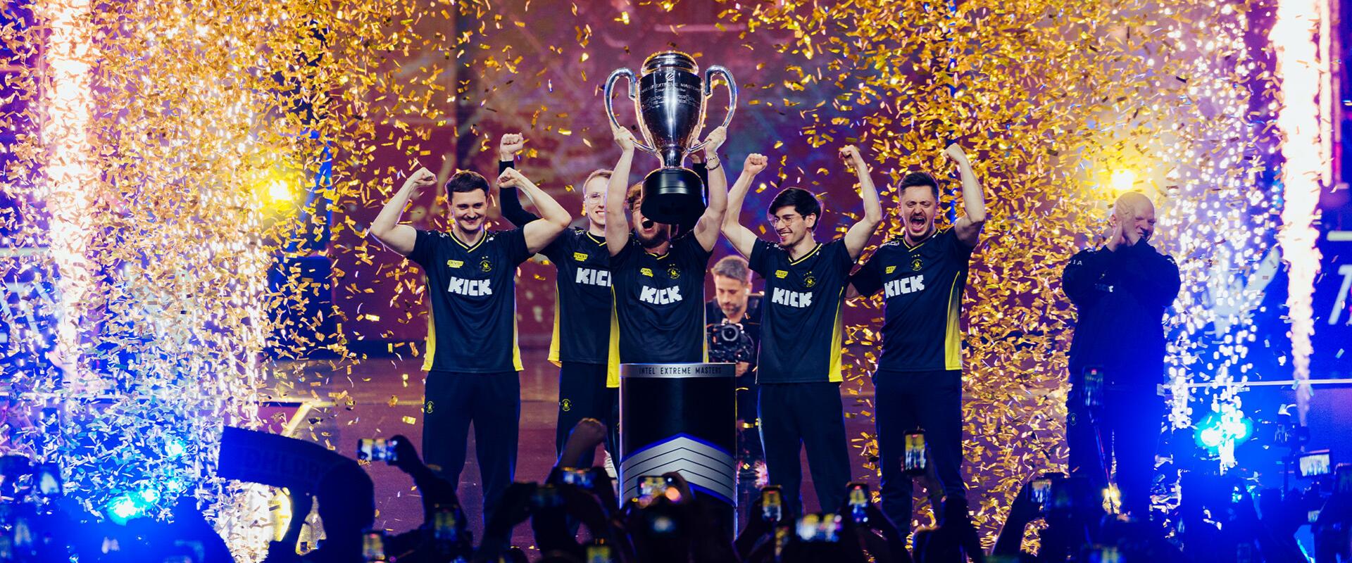 Élete versenyét játszó ZywOo, 10 éves sorozatot bukó FalleN – érdekességek az IEM Krakkóról