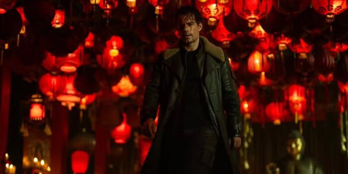 Film és Sorozat - Henry Cavill véráztatta Connor MacLeodként pattan motorra az új Hegylakóban