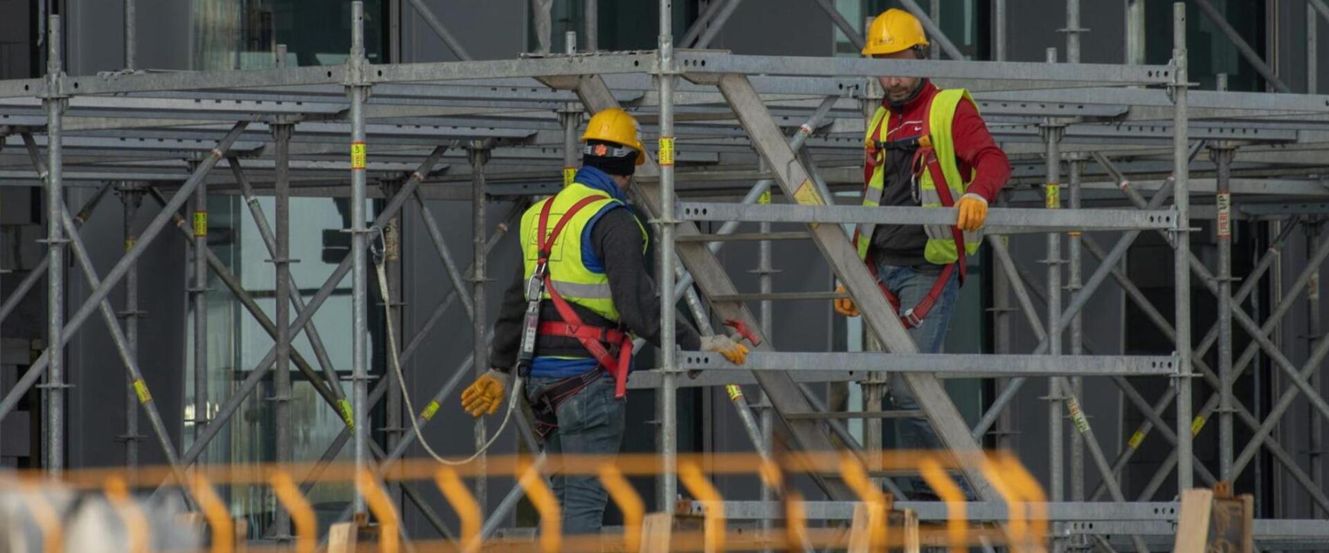 Homlokzati állványok: a modern építkezések alapjai